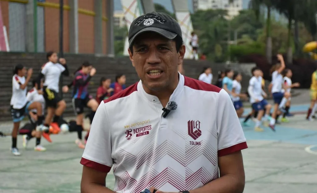 Un formador integral que busca el oro nacional oscar villamizar