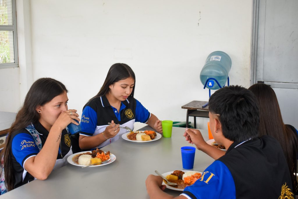 PAE fortalece la alimentación escolar con compras locales y apoyo al campo whatsapp image 2026 04 16 at 09.21.29