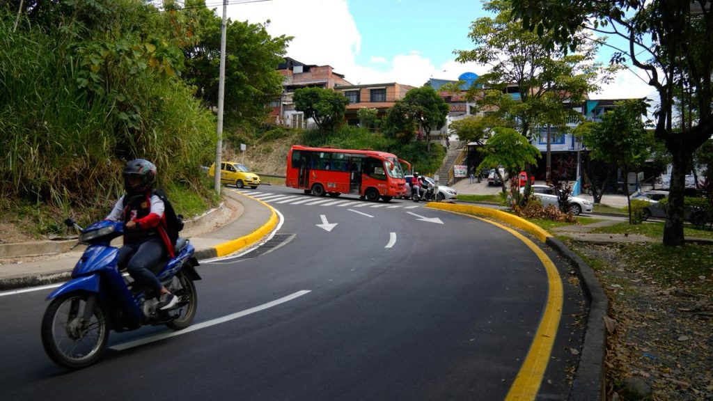 Así quedó la rehabilitación de vía de ingreso a la Ciudadela Simón Bolívar por parte de la Alcaldía de Ibagué whatsapp image 2026 05 13 at 15.15.28