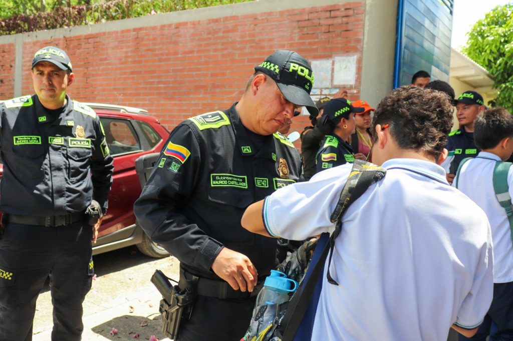 Autoridades fortalecen la seguridad en los alrededores de las instituciones educativas de Ibagué whatsapp image 2026 05 15 at 10.42.00