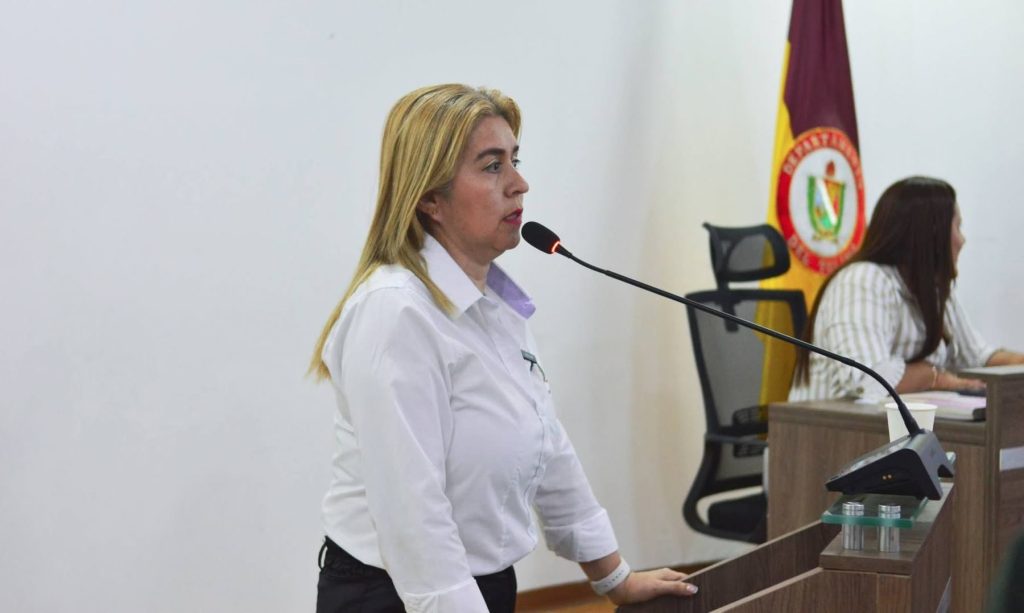El Tolima mejora su calificación crediticia y asciende a AA- con perspectiva estable. Carol Paramo, secretaria de Hacienda del Tolima