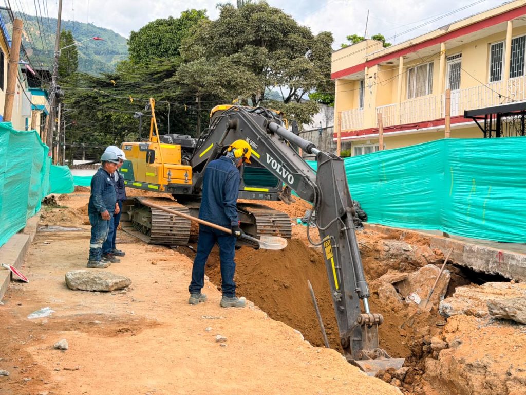 Alcaldía inicia obras de intervención vial en dos cuadras del barrio 12 de Octubre whatsapp image 2026 06 12 at 11.36.07